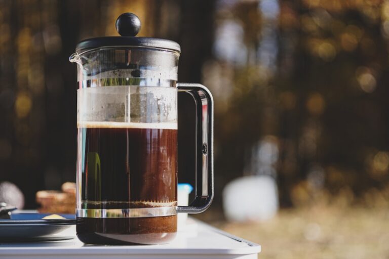 The French Press Ratio and Timing Most People Get Wrong - the morning table