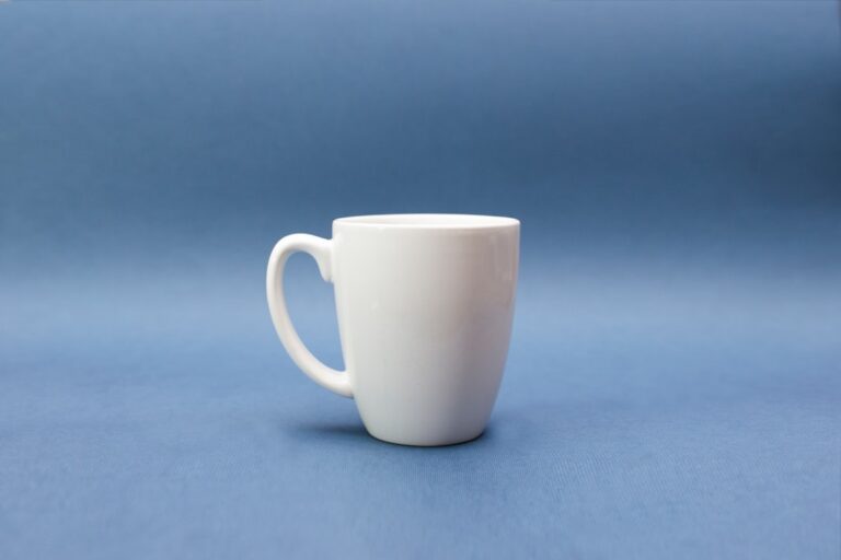 Ceramic, Glass, or Steel: What Your Coffee Vessel Actually Changes - the morning table
