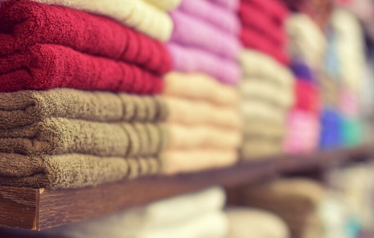 How to Fold a Bath Towel So It Actually Dries Right - doing it properly
